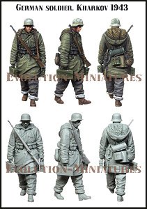 German Soldier Winter March Soldier Kharkov 1943 With Ammunition Boxes In Both Hands (Plastic model)