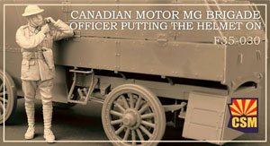 Canadian Motor MG Brigade Officer Putting The Helmet On (Plastic model)