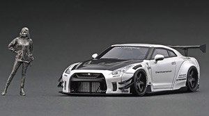 LB-WORKS Nissan GT-R R35 type 2 White With Ms. Chisaki Kato (ミニカー)