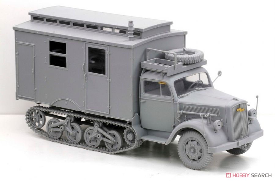 WWII Sd.Kfz.3 Maultier Ambulance w/Medical Troops & Wounded Infantry Figure (Plastic model) Item picture2