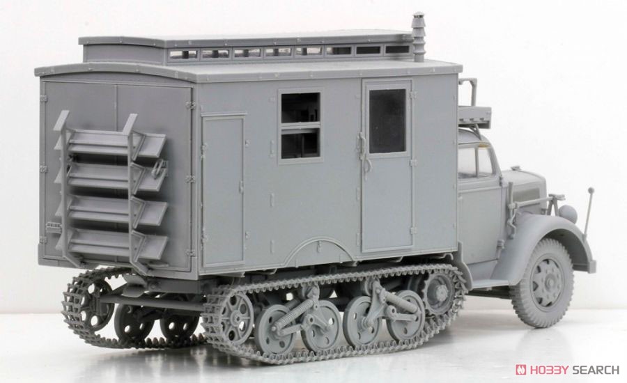 WWII Sd.Kfz.3 Maultier Ambulance w/Medical Troops & Wounded Infantry Figure (Plastic model) Item picture3
