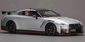 2020 Nissan GT-R Nismo Super Silver w/Display Case (Diecast Car)