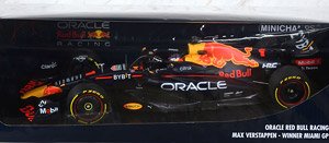 オラクル レッド ブル レーシング RB18 マックス・フェルスタッペン マイアミGP 2022 ウィナー (ミニカー)