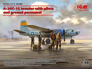 A-26C-15 Invader with Pilots and Ground Personnel (Plastic model)