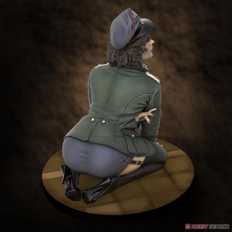 Pin-Up German Officer (75mm) (Plastic model) Other picture2