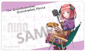 映画 五等分の花嫁 描き下ろしラバーマット 中野二乃 キャンプ (キャラクターグッズ)