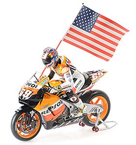 ホンダ RC211V ニッキー・ヘイデン ワールドチャンピオン モトGP 2006 フィギュア＆フラッグ付き 限定 (ミニカー)