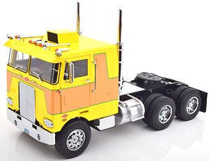 Peterbilt 352 Pacemaker 1977-1979 yellow/brown (ミニカー)