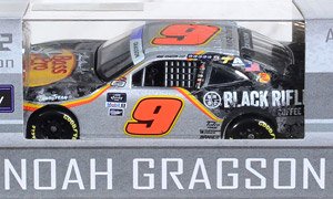 ノア・グラグソン #9 バスプロショップス/ブラック・ライフル/トゥルー・ティンバー シボレー カマロ NASCAR 2022 FOOD CITY 300 ウィナー (ミニカー)