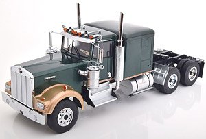 Kenworth W900 greenmetallic / golden (ミニカー)