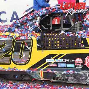 `クリストファー・ベル` #20 DeWALT TOYOTA カムリ NASCAR 2022 BANK OF AMERICA ROVAL 400 ウィナー (ミニカー)