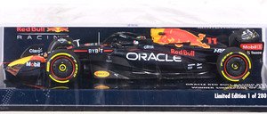 オラクル レッド ブル レーシング RB18 セルジオ・ペレス シンガポールGP 2022 ウィナー (ミニカー)