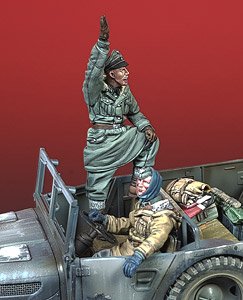 WWII ドイツ武装親衛隊 将校&ドライバー乗員セット 合図する将兵 (プラモデル)