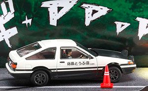 Toyota Sprinter Trueno GT APEX AE86 [Initial D VS.Tomoyuki Tachi] w/Takumi Fujiwara Figure (Diecast Car)