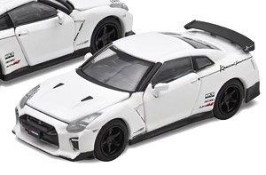 2020 Nissan GT-R Advan Racing Gt (White Colour Verison) (Diecast Car)