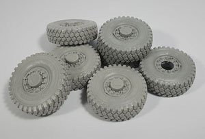 MTVR M24 Road Wheels (Michelin) (Plastic model)