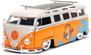 1962 VW バス `サンタ モニカ サーフ クラブ` オレンジ/クリーム/グラフィックス サーフボード付 (ミニカー)
