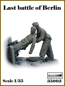 WWII ドイツ ベルリン最後の戦い＃3 負傷者を運び出す戦車兵 (2体入) (プラモデル)