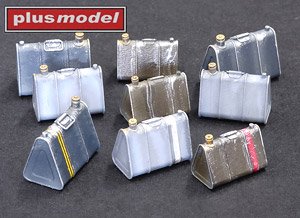 German Triangular Canisters (Set of 9) (Plastic model)