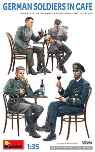 German Soldiers In Cafe (Plastic model)