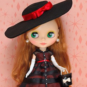 Blythe Brenda`s Extra Ordinary Day (Fashion Doll)