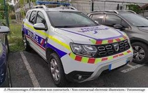 ダチア ダスター 2021 グアドループ警察 (ミニカー)