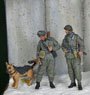 Current East German Border Guard with dog set 1970s-80s winter (2 Figures) (Plastic model)