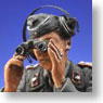 German peer through binoculars Tank leader (Plastic model)