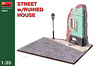 Street w/Ruined House (Plastic model)
