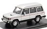 Mitsubishi Pajero Estate Wagon XL (1988) Grace Silver / Solid Black (Diecast Car)