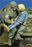 WWII アメリカ陸軍 空挺部隊員と少女 1944-45 (2体セット) (プラモデル)