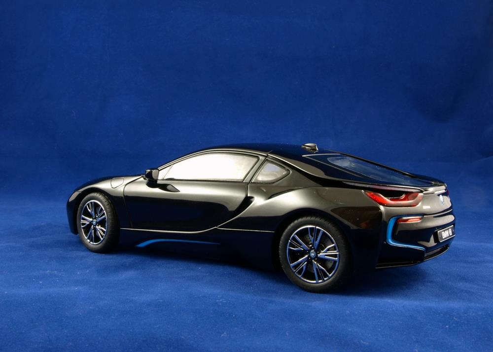 [Close]
BMW i8 (Model Car) Photo(s) taken by Maxim Begma