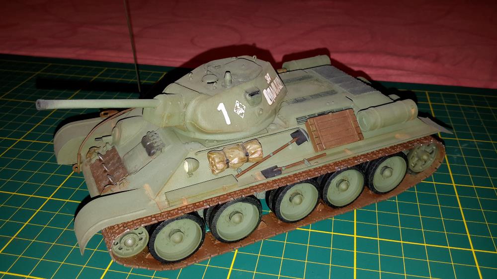 [Close]
Russian Tank T34/76 1942 Production Model (Plastic model) Photo(s) taken by Rat Noir