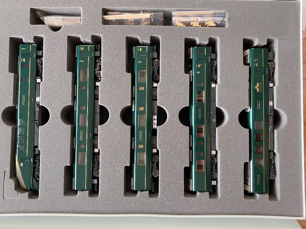 [Close]
[Limited Edition] J.R. Sleeper Diesel Train Series 87 (Twilight Express Mizukaze) Set (10-Car Set) (Model Train) Photo(s) taken by Panya