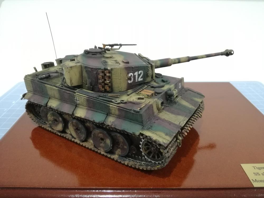 [Close]
German Tiger I Mid Ver. `Invasion of Normandy 70th Anniversary Kit` (Plastic model) Photo(s) taken by Rafa_Leal_B