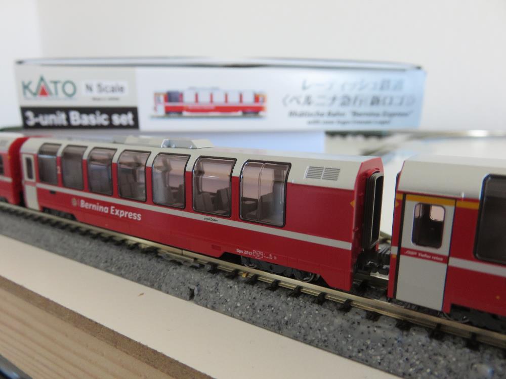[Close]
Rhatische Bahn `Bernina Express` (with New Logo) Standard Three Car Set (Basic 3-Car Set) (Model Train) Photo(s) taken by Lafondue