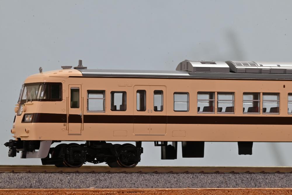 [閉じる]
16番(HO) 国鉄 117系近郊電車 (新快速) セット (6両セット) (鉄道模型) KATOMIX さんからの投稿