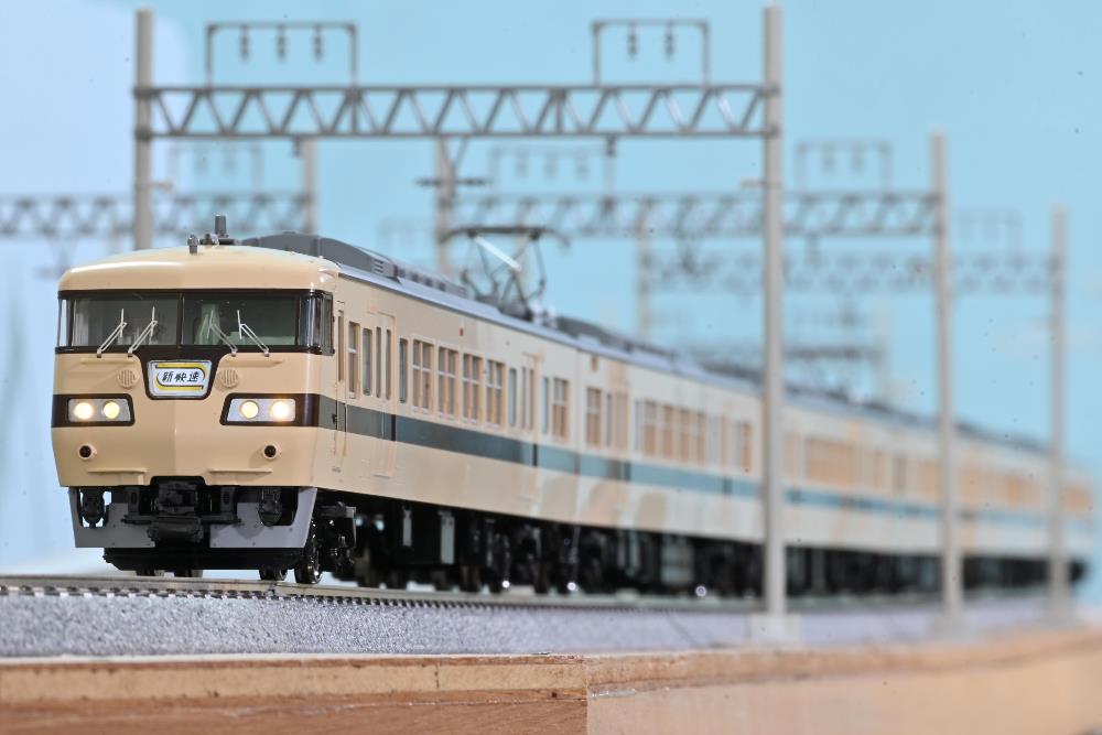 [閉じる]
16番(HO) 国鉄 117系近郊電車 (新快速) セット (6両セット) (鉄道模型) KATOMIX さんからの投稿