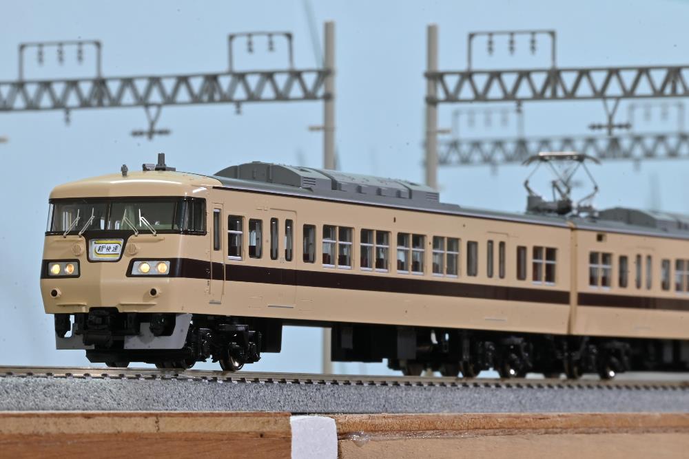 [閉じる]
16番(HO) 国鉄 117系近郊電車 (新快速) セット (6両セット) (鉄道模型) KATOMIX さんからの投稿