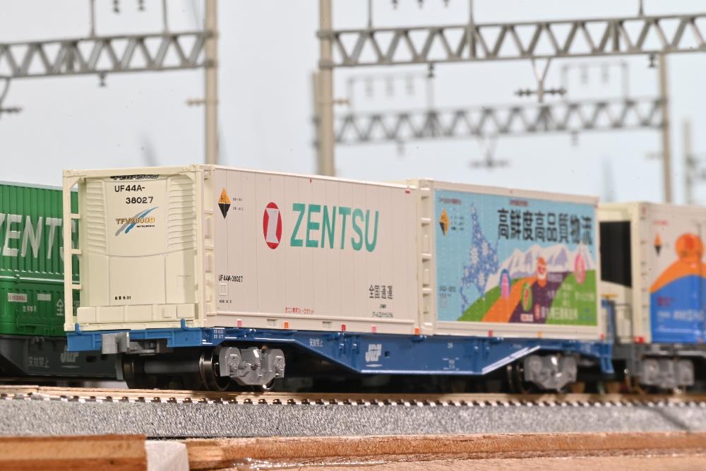 [閉じる]
16番(HO) 30ft コンテナ ZENTSU (全国通運) (1個入り) (鉄道模型) KATOMIX さんからの投稿